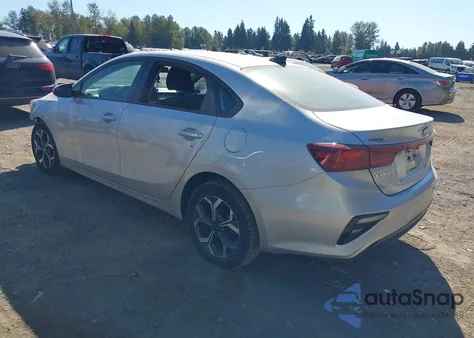 2021 Kia Forte Lxs z USA, uszkodzony, nr VIN 3KPF24AD4ME363332